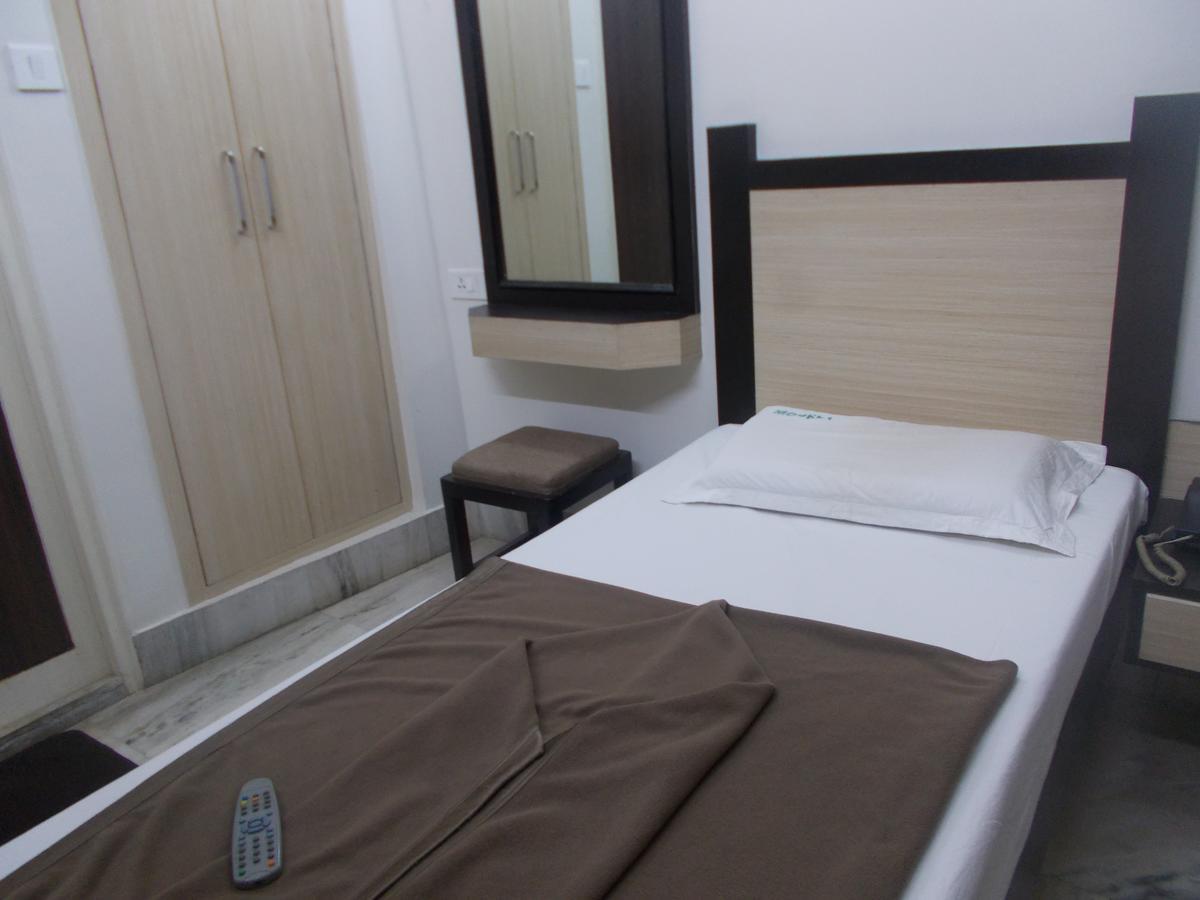 Modern Hotel Bangalore Exteriör bild