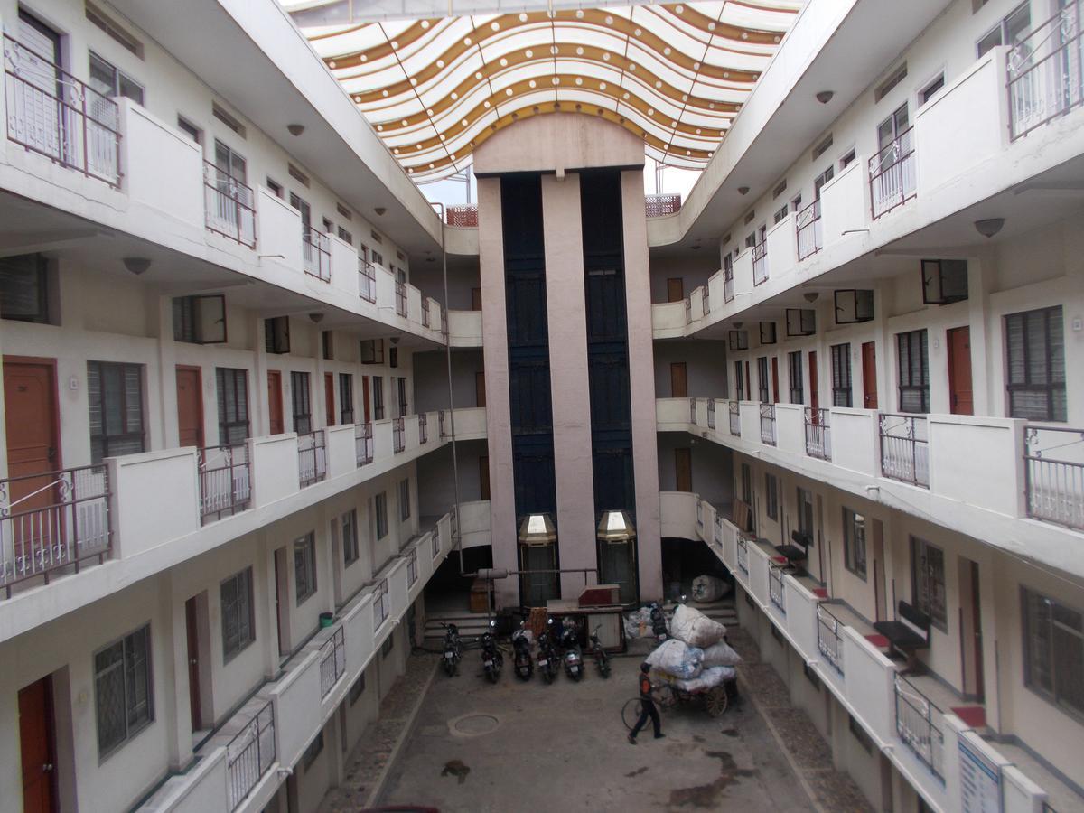 Modern Hotel Bangalore Exteriör bild