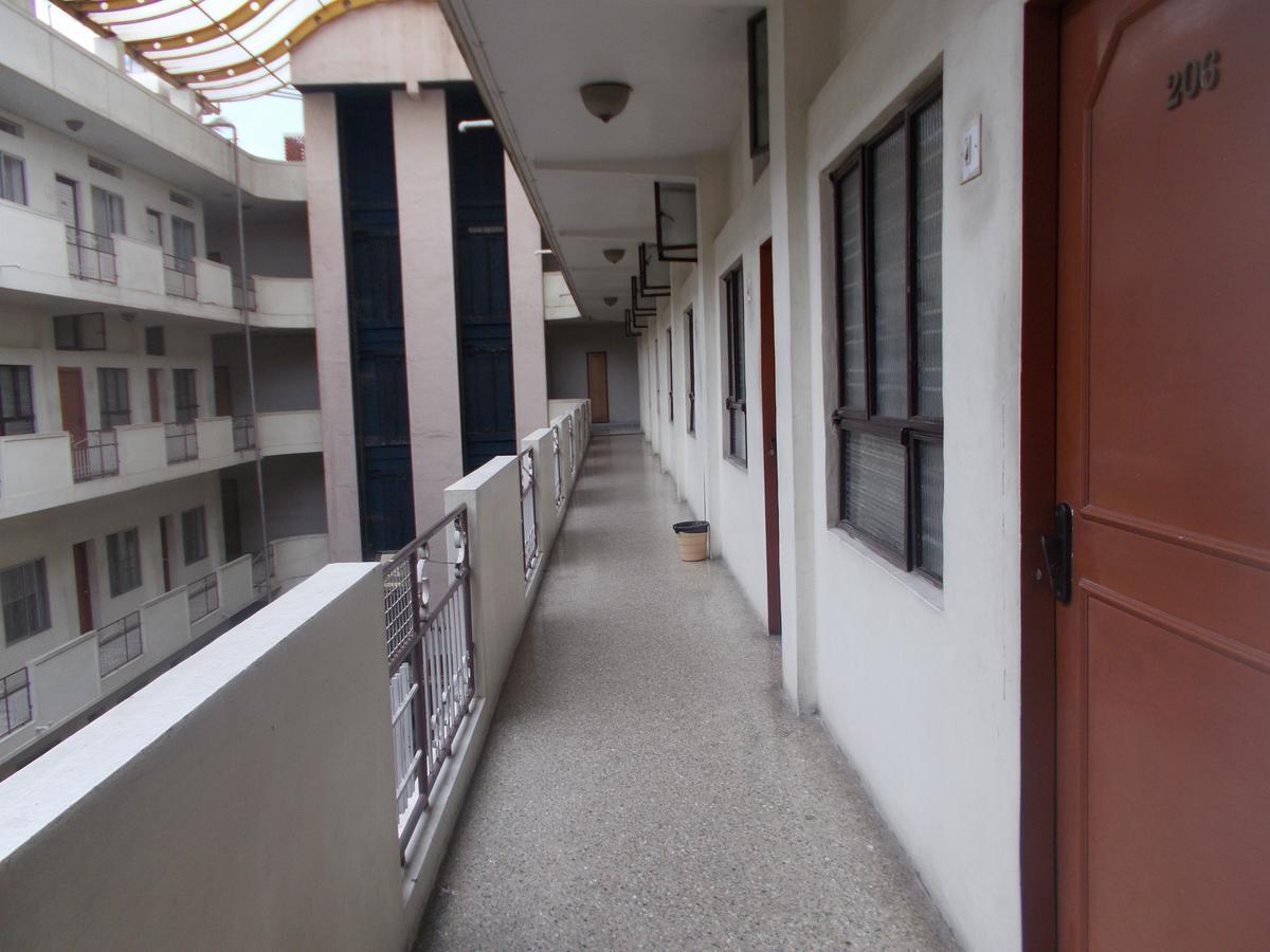 Modern Hotel Bangalore Exteriör bild
