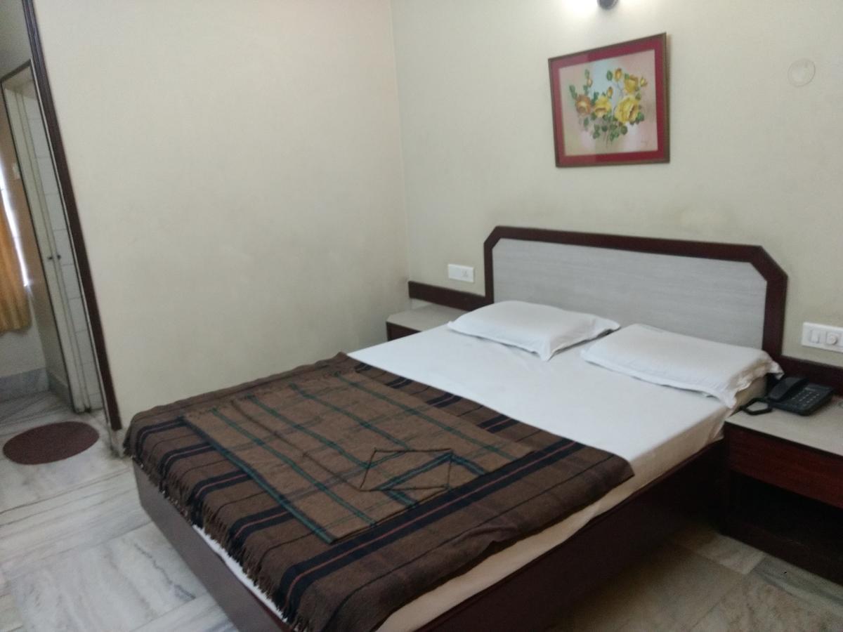 Modern Hotel Bangalore Exteriör bild