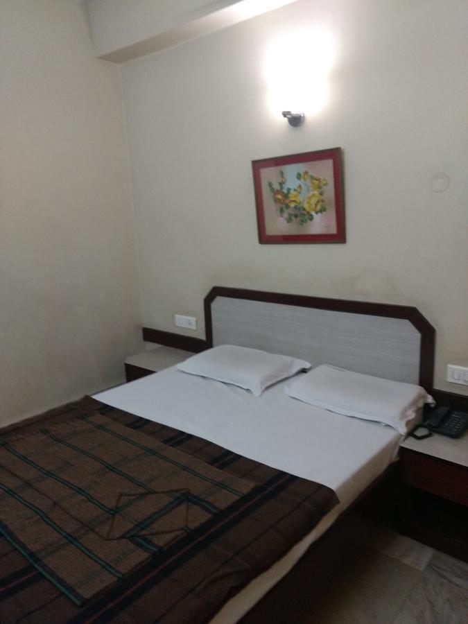 Modern Hotel Bangalore Exteriör bild